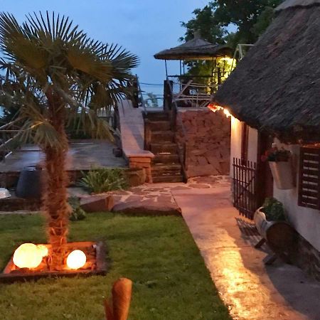 200 Eves Vendeghaz Villa Balatonalmádi Eksteriør billede
