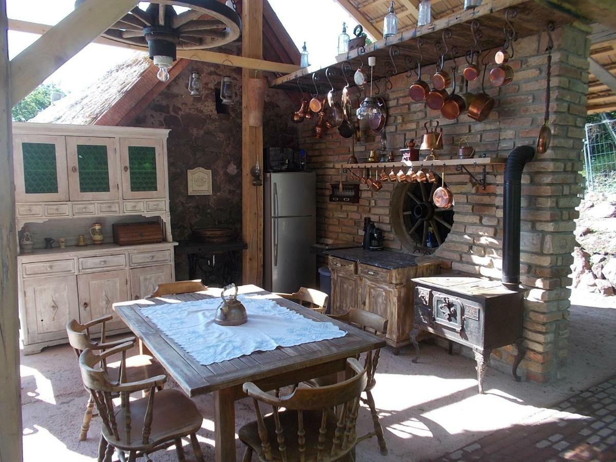 200 Eves Vendeghaz Villa Balatonalmádi Eksteriør billede