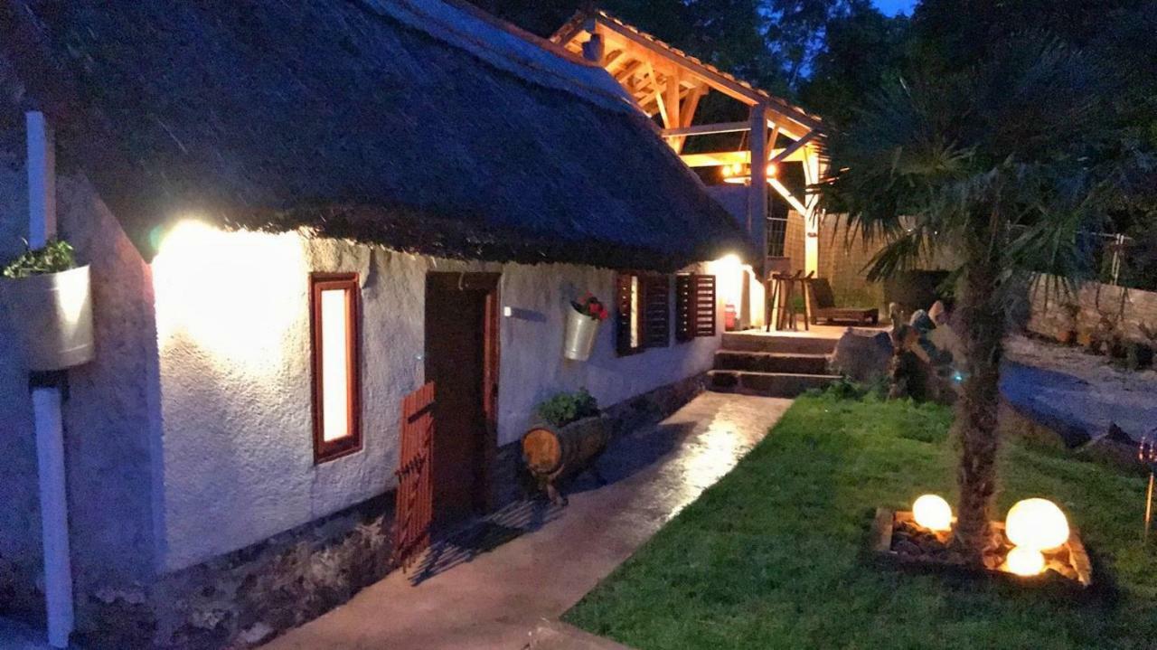 200 Eves Vendeghaz Villa Balatonalmádi Eksteriør billede